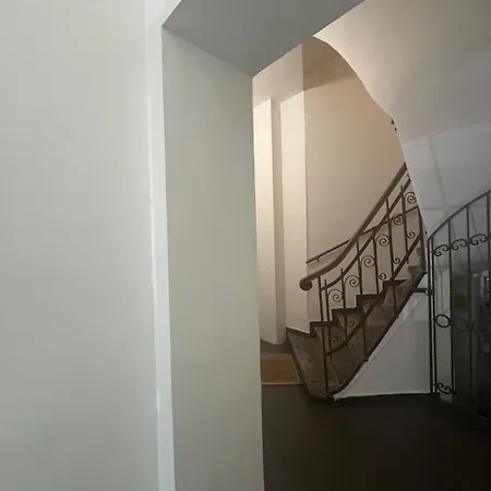 Whitecity Apartment *