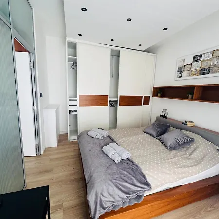 Whitecity Apartment *